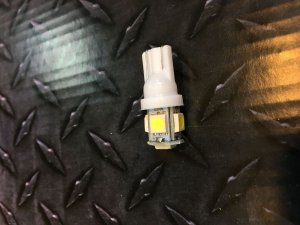 Лампа W5W LED(5 кристалов)